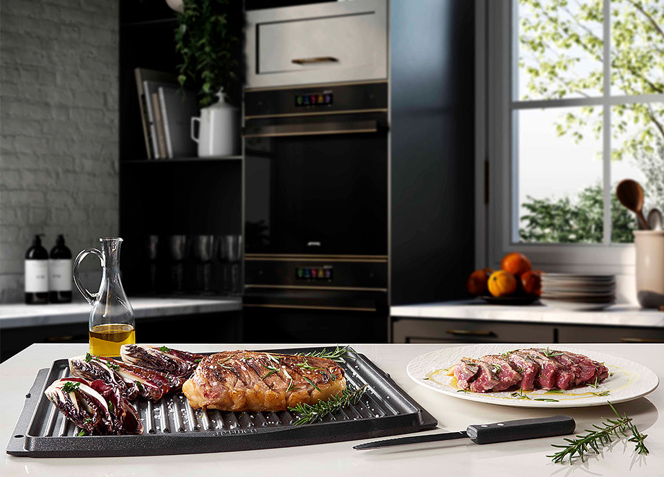 Smeg Galileo: духовка с микроволнами и паром в современной кухне