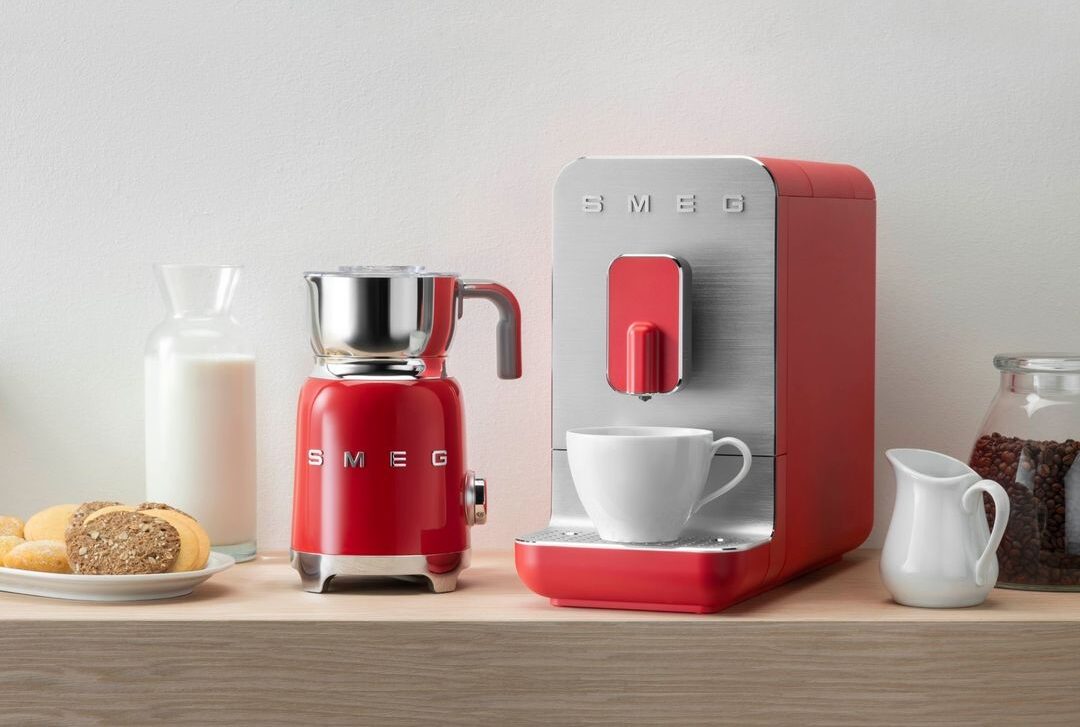 Обзор кофемашины Smeg BCC02