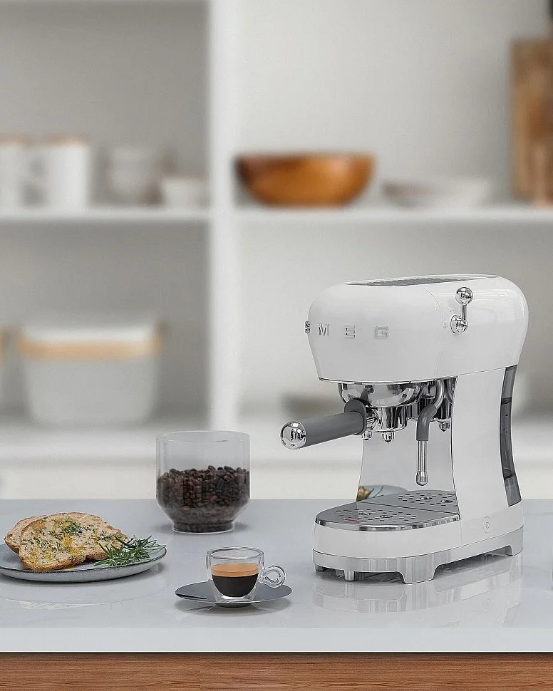 Кофемашина-эспрессо Smeg ECF02
