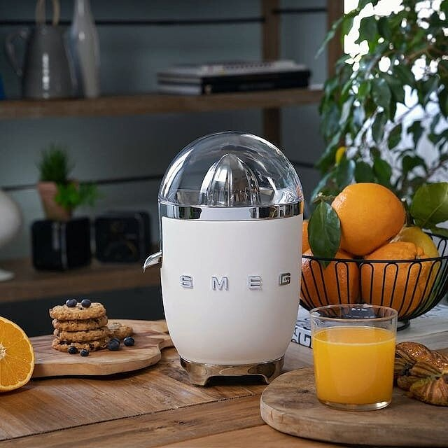 Техника Smeg, комплект для завтрака в белом цвете